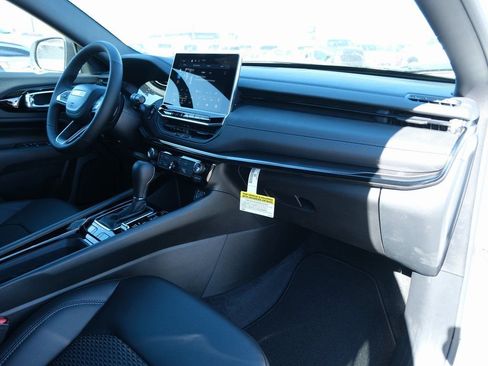 New 2026 Jeep Compass Latitude AWD/4WD image 31