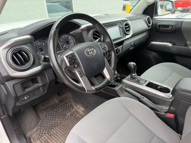 Used 2016 Toyota Tacoma SR5 w/ SR5 Appearance Package (SN) AWD/4WD image 9