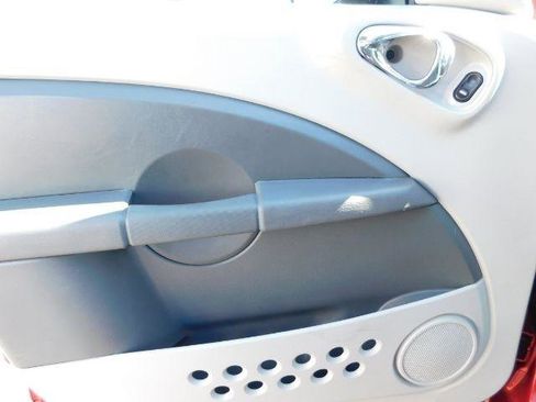 Used 2010 Chrysler PT Cruiser w/ Convenience Group FWD image 10