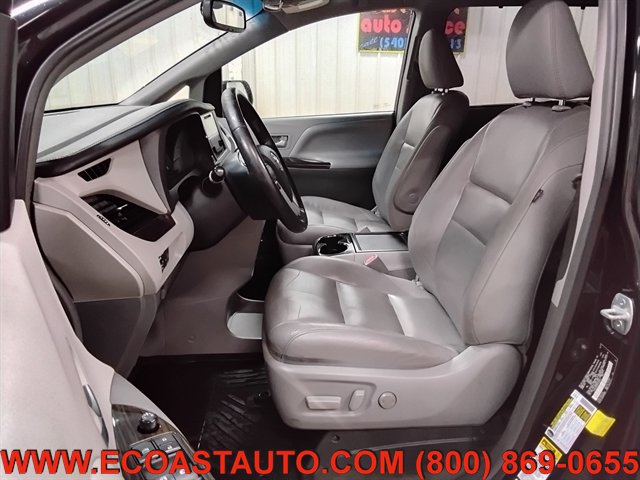 Used 2017 Toyota Sienna XLE w/ XLE Navigation Package AWD/4WD image 10