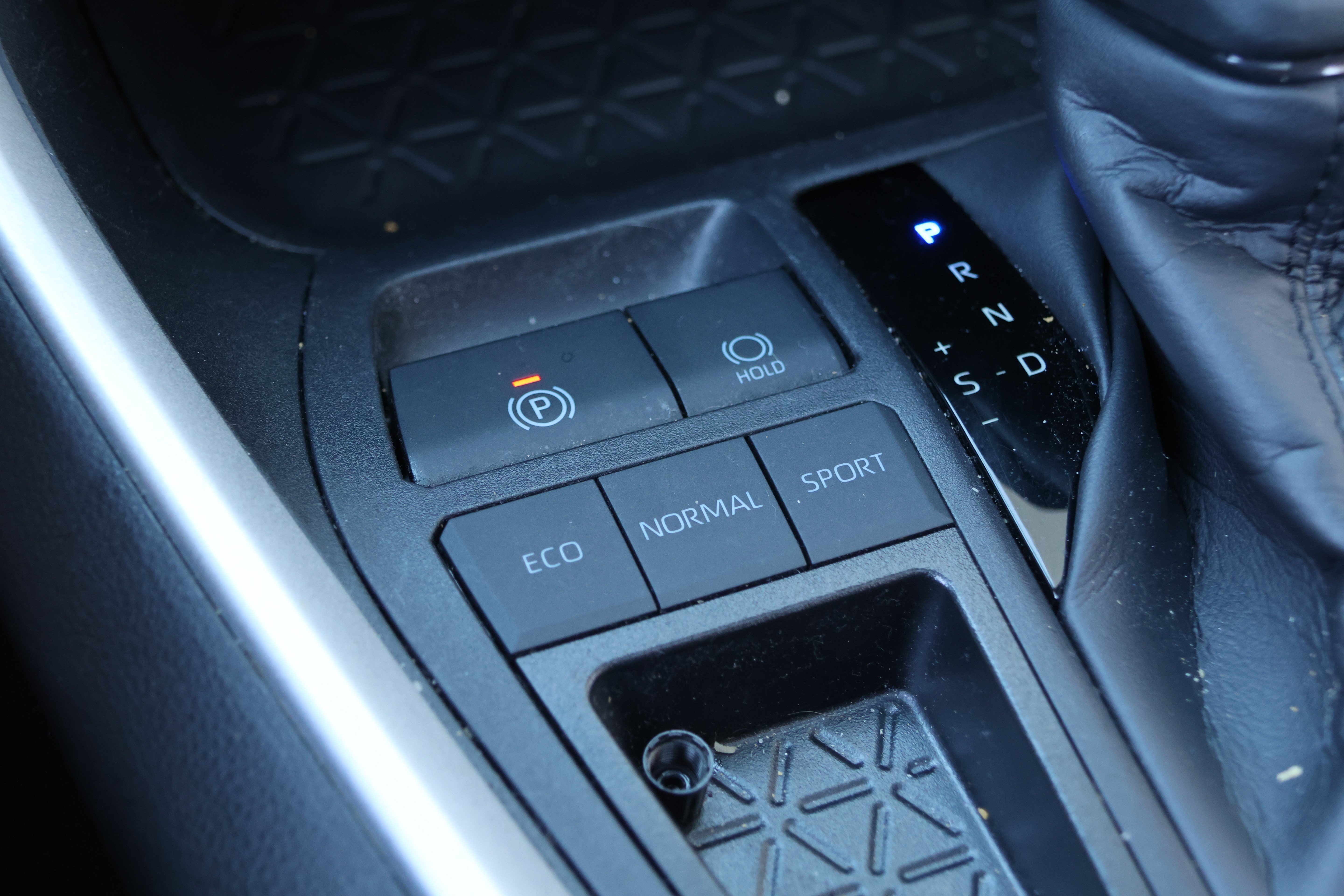 Used 2025 Toyota RAV4 XLE w/ Convenience Package FWD image 22