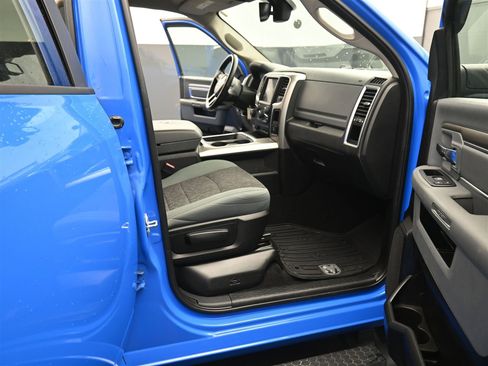 Used 2018 RAM 1500 SLT image 12