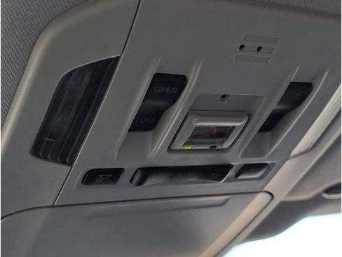 Used 2023 Toyota Highlander XLE image 28