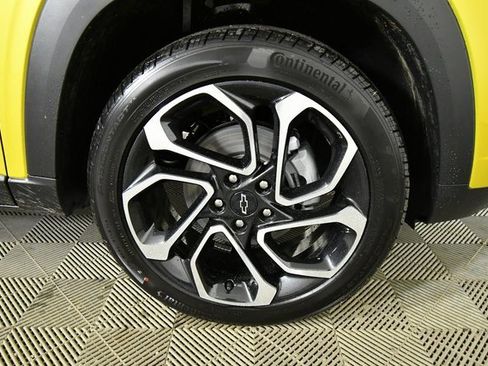 New 2025 Chevrolet Trax RS image 18