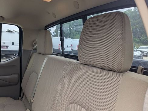 Used 2016 Nissan Frontier SV w/ SV Value Truck Package RWD image 16