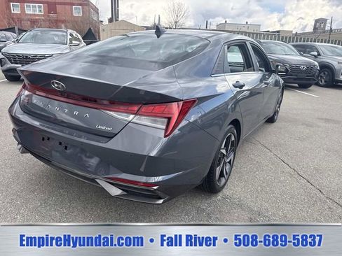 Used 2023 Hyundai Elantra Limited w/ Cargo Package FWD image 7