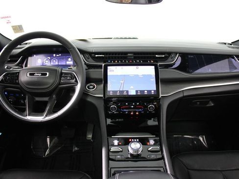 Used 2022 Jeep Grand Cherokee Overland image 13