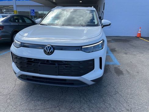 New 2026 Volkswagen Tiguan SE image 3