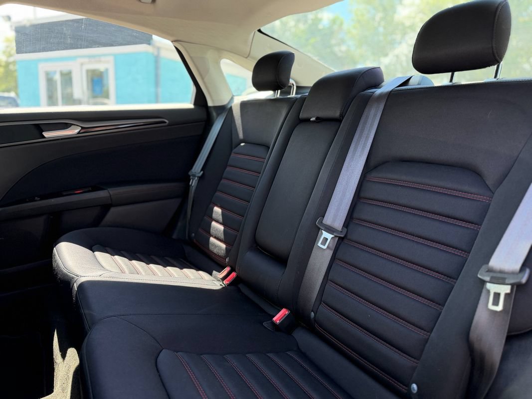 Used 2013 Ford Fusion SE FWD image 12