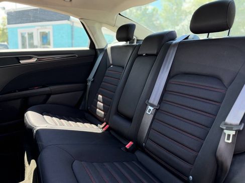 Used 2013 Ford Fusion SE FWD image 12