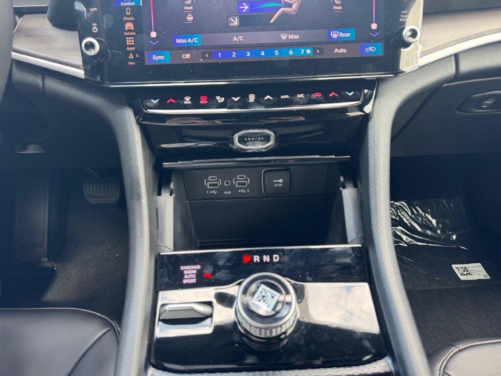 New 2026 Jeep Grand Cherokee Limited AWD/4WD image 9