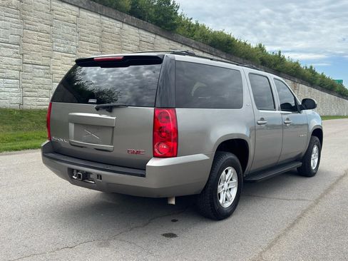 Used 2007 GMC Yukon XL SLT w/ SLT Preferred Equipment Group RWD image 3