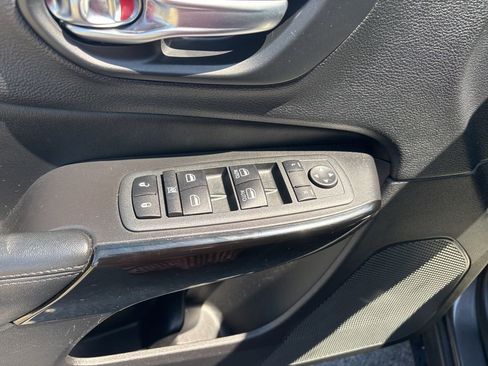 Used 2020 Jeep Cherokee Latitude Plus AWD/4WD image 13