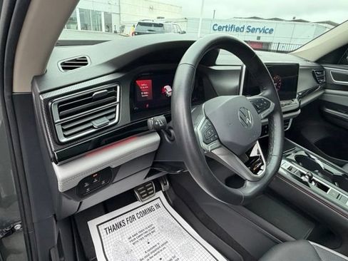 Used 2024 Volkswagen Atlas Peak Edition SE AWD/4WD image 35