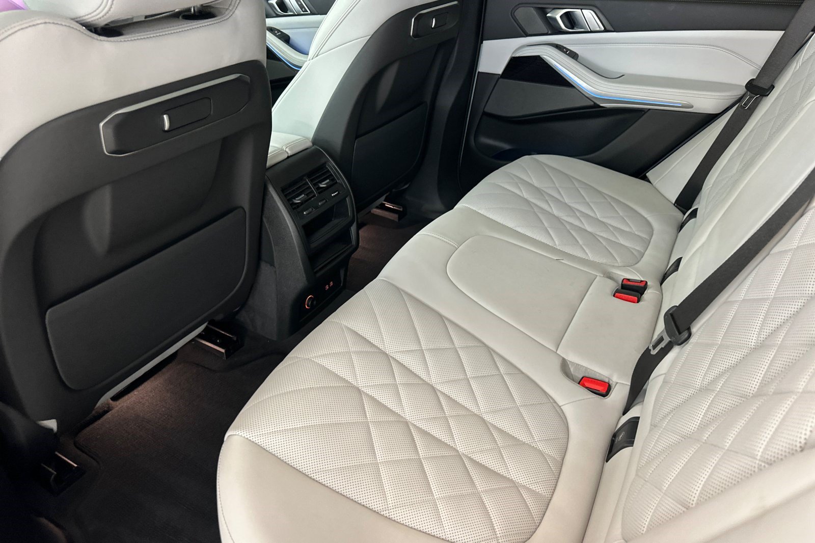 Used 2025 BMW X5 sDrive40i w/ M Sport Package RWD image 28