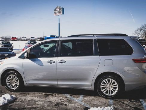 Used 2017 Toyota Sienna XLE Premium image 22