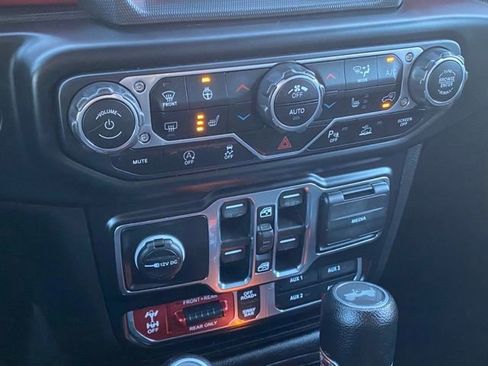 Used 2022 Jeep Wrangler Unlimited Rubicon w/ LED Lighting Group image 19