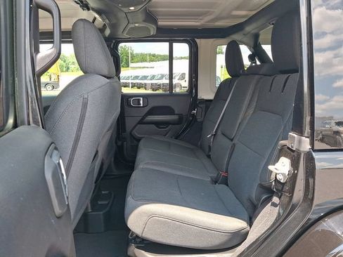 Used 2024 Jeep Wrangler Unlimited Sahara AWD/4WD image 10