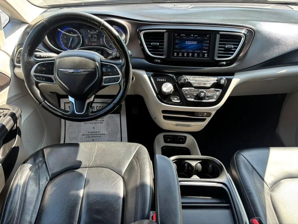 Used 2019 Chrysler Pacifica Touring-L FWD image 20