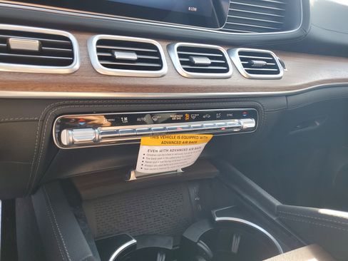 New 2026 Mercedes-Benz GLS 580 4MATIC image 32