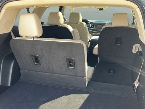 Used 2024 Buick Enclave Avenir w/ Avenir Technology Package image 22