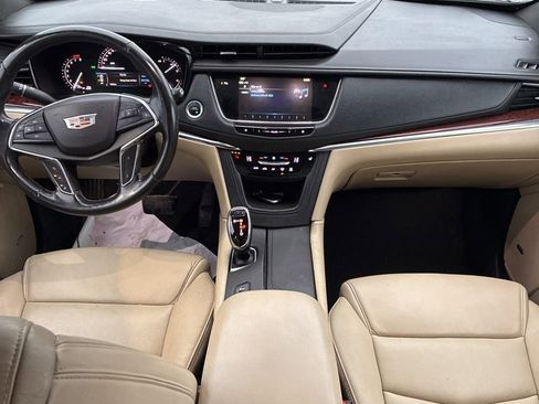 Used 2018 Cadillac XT5 Luxury w/ Driver Awareness Package image 9