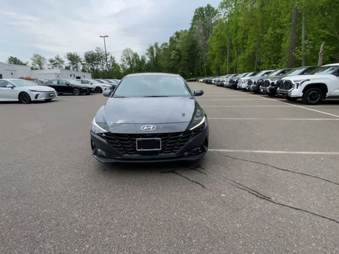 Used 2023 Hyundai Elantra Limited FWD image 3