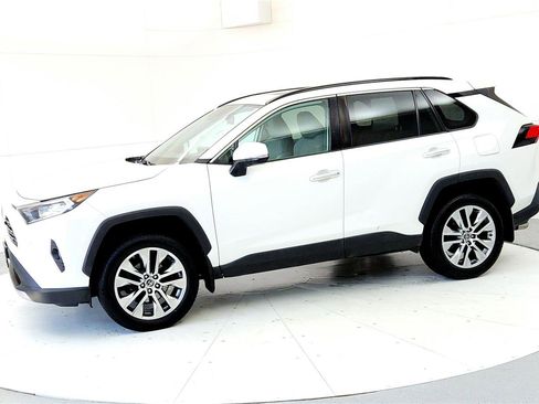 Used 2019 Toyota RAV4 Limited image 3