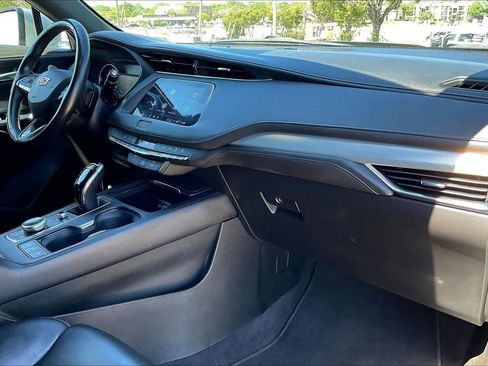 Used 2023 Cadillac XT4 Premium Luxury image 22