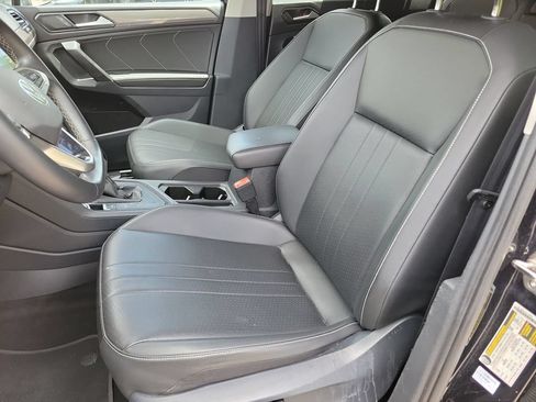 Used 2023 Volkswagen Tiguan SE FWD image 11