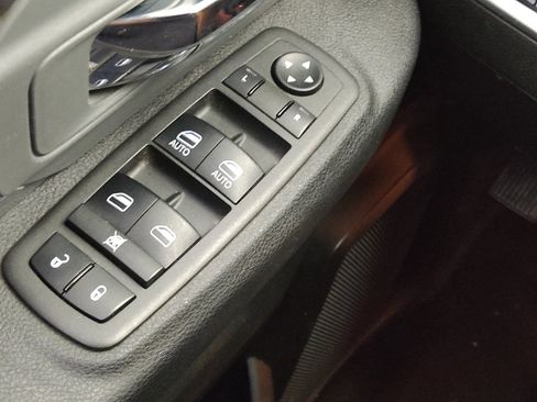Used 2022 RAM 1500 Classic SLT AWD/4WD image 27