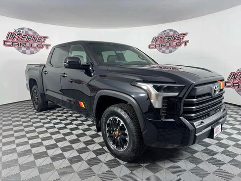 Used 2025 Toyota Tundra Platinum image 9