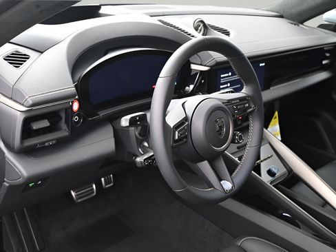 Certified 2025 Porsche Macan Turbo Electric AWD/4WD image 5