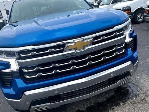 Used 2022 Chevrolet Silverado 1500 LTZ AWD/4WD image 3