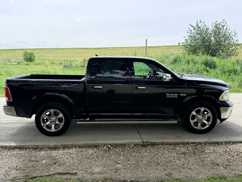 Used 2018 RAM 1500 Laramie RWD image 12