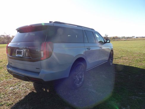 New 2025 Ford Expedition Max Platinum w/ Stealth Performance Package AWD/4WD image 13