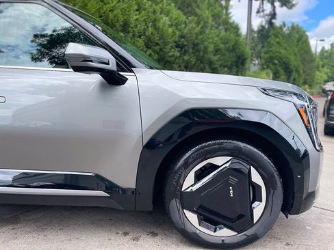Used 2024 Kia EV9 Land AWD/4WD image 2