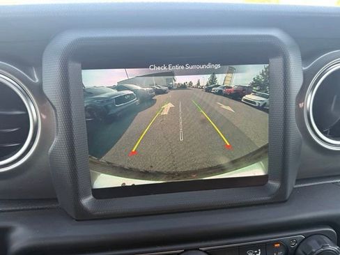 Used 2022 Jeep Wrangler Unlimited Sahara w/ LED Lighting Group AWD/4WD image 19