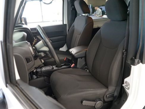 Used 2017 Jeep Wrangler Sport AWD/4WD image 2