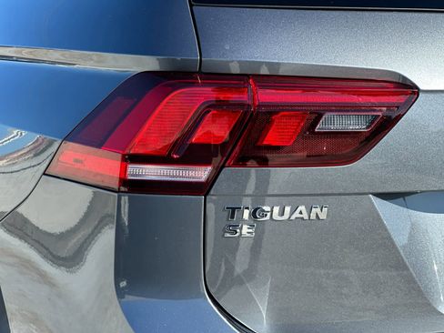 Used 2020 Volkswagen Tiguan SE w/ Panoramic Sunroof Package image 28