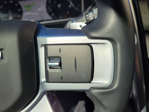Used 2024 Land Rover Discovery S image 29