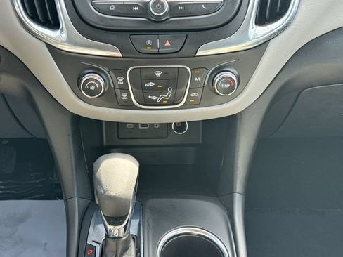 Used 2023 Chevrolet Equinox LT FWD image 18