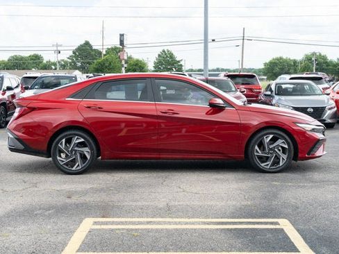 Used 2024 Hyundai Elantra SEL w/ Convenience Package FWD image 6