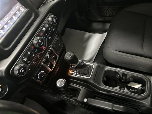 Used 2022 Jeep Wrangler Unlimited Sport AWD/4WD image 13