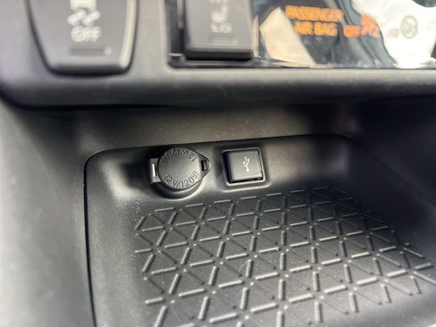 Used 2022 Toyota RAV4 XLE image 32