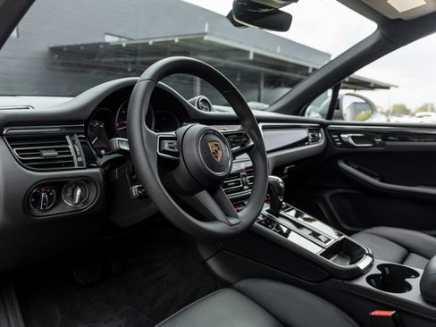 Certified 2026 Porsche Macan AWD/4WD image 4