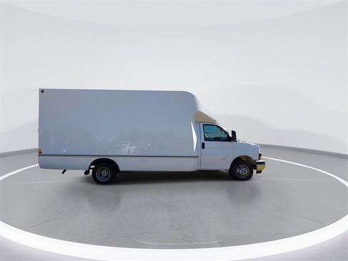 New 2025 GMC Savana 3500 Extended w/ Power Convenience Package image 9