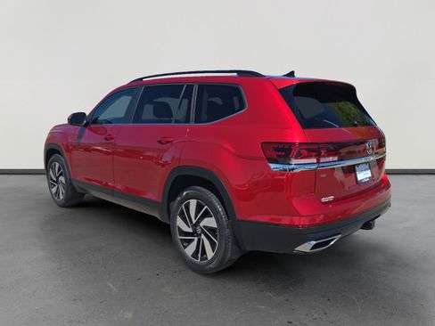 Used 2024 Volkswagen Atlas SE image 3