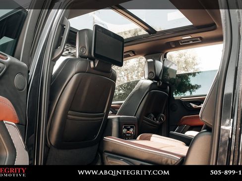 Used 2023 GMC Yukon XL Denali Ultimate AWD/4WD image 41