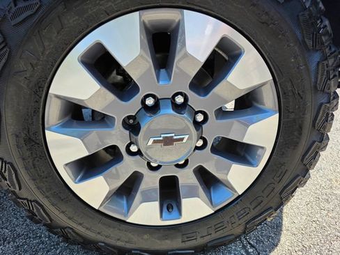 Used 2024 Chevrolet Silverado 2500 Custom w/ Custom Convenience Package AWD/4WD image 8